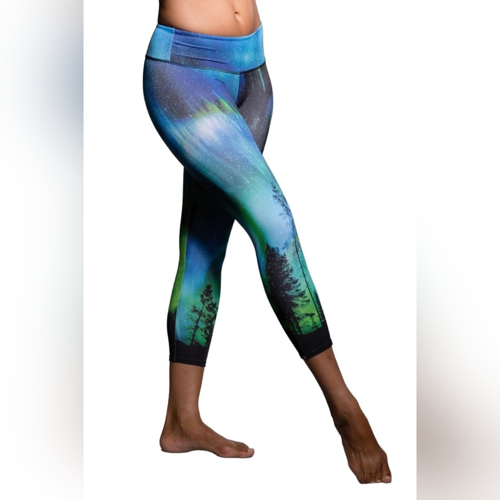 Onzie Northern Lights Capri Hot Yoga Medium EUC